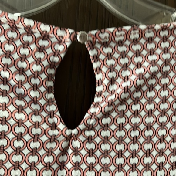 Liz Claiborne sleeveless blouse. - Picture 5 of 5